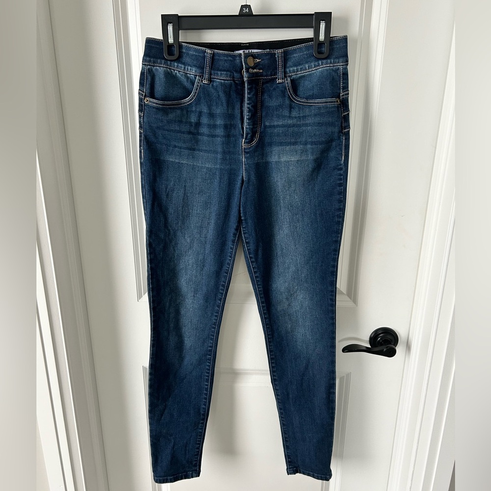 Super soft and stretchy skinny jeans, high waisted.